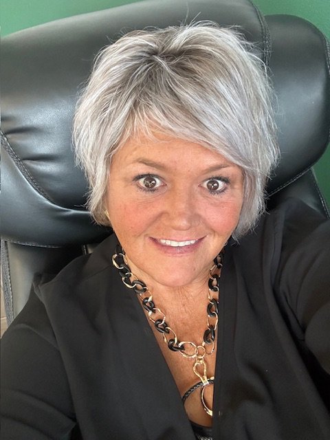 Staff https://emeraldbeachproperties.icnd-cdn.com/images/staff/Amber.jpg